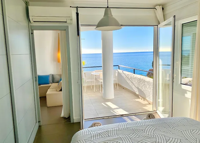 شقة Modern Stunning Sea Views And Pool نيرخا